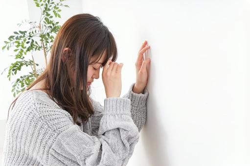 ふらつく女性