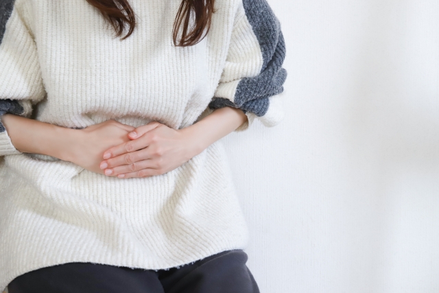 みぞおちが痛いときに考えられる病気とは？受診の目安も解説