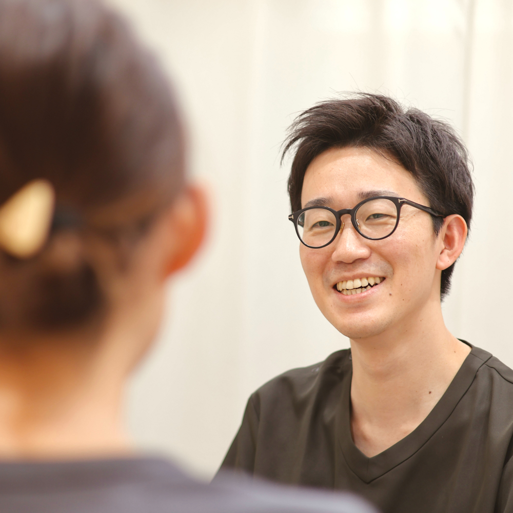 医師と患者が問診で会話している様子